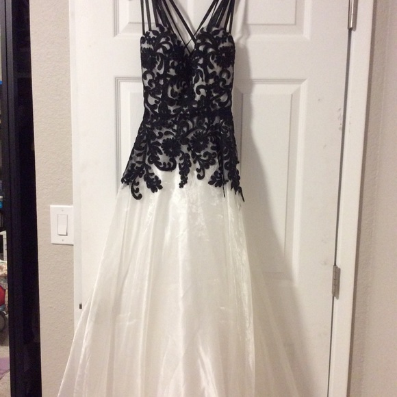 Size5/6 beaded prom dress new without tag - Picture 3 of 3